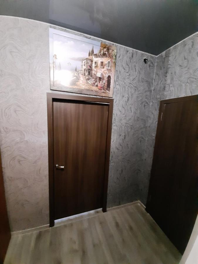 Apartment 2 Bed Rooms Near Aristokrat Zaporizhia Esterno foto
